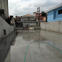 Por que o concreto polido resinado é ideal para piscinas?